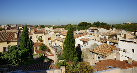 Une vue sur les toits et sur le centre ville Aix en provence